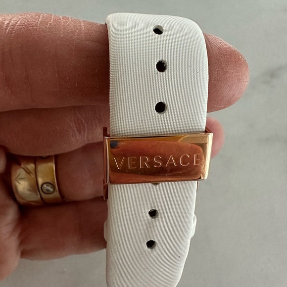 Versace Watch Ladies Rose Gold In Amazing Condition.
Reference No: 67Q battery - Picture 5 of 8
